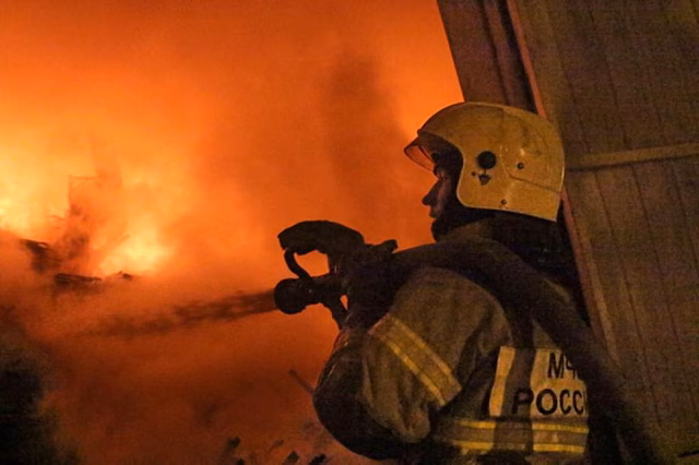 Во Владивостоке загорелась квартира