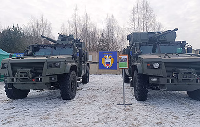 На автогонке ГОН открылась выставка военной техники в честь 80-летия Победы