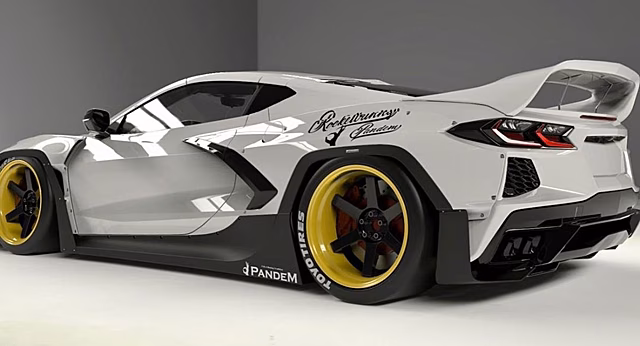 В Японии представили экстремально широкий обвес для суперкара Chevrolet Corvette