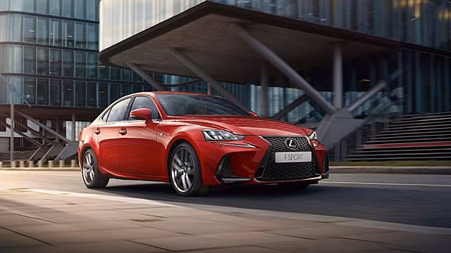 В РФ вернулся седан Lexus IS