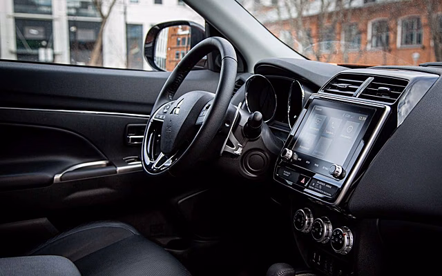 Кроссоверы Mitsubishi ASX поставляют в РФ из ОАЭ от 2,25 млн рублей