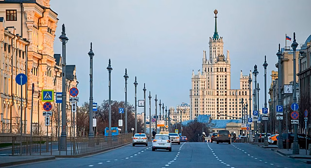 Пробки в Москве сократились вдвое