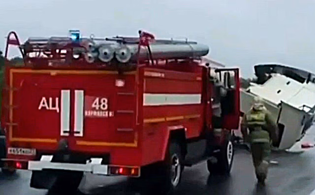 Под Хабаровском на скользких трассах в ДТП попали автобус и фура