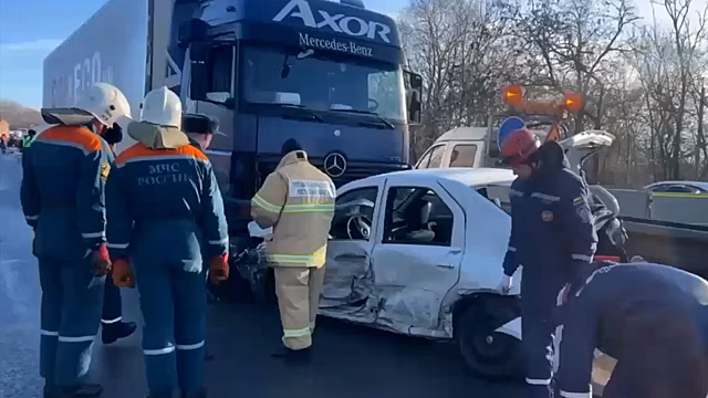 Четыре человека погибли в массовом ДТП в Ростовской области