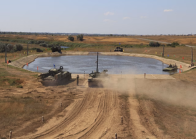 Под Волгоградом танкисты ЮВО отработали подводное вождение