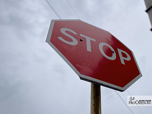 На улице Ташкентской в Оренбурге перекрыли движение из-за ремонта теплотрассы