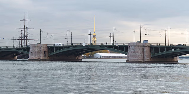 Петербург готовится к пробкам после закрытия Биржевого моста