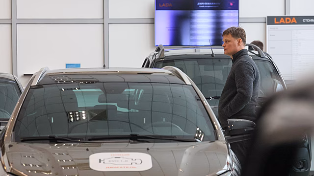 Российский авторынок достиг дна: продажи упали до годового минимума