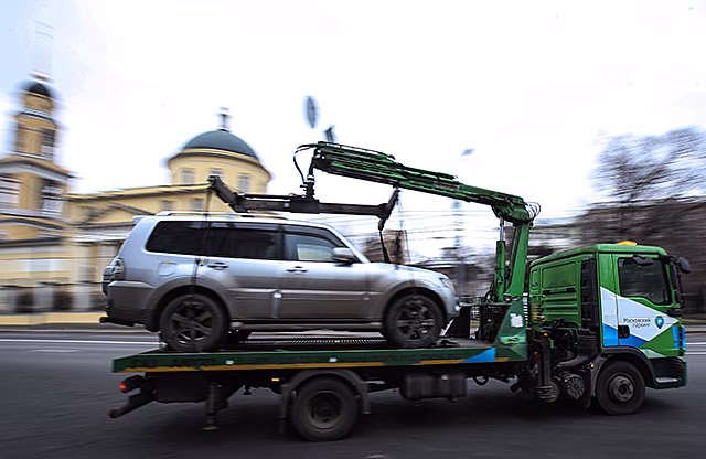 Москвичка получила штраф за превышение скорости машины, которую вез эвакуатор