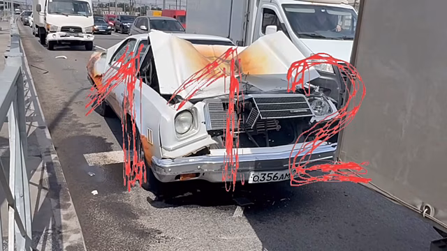 Блогер-миллионник Рязанцев попал в ДТП на ретроавтомобиле Chevrolet в Петербурге