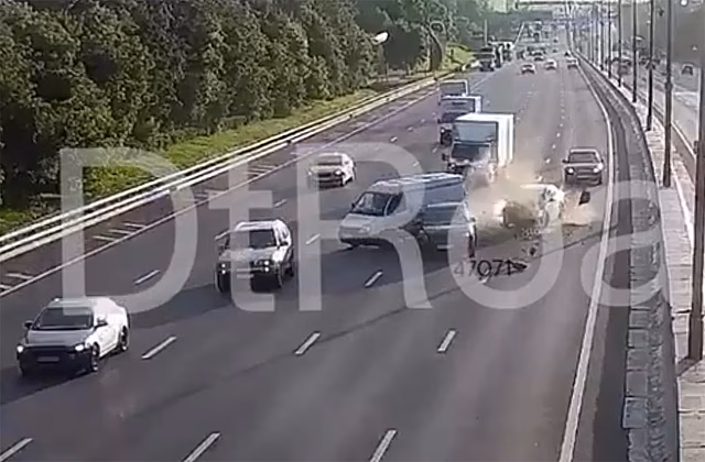 Массовая автоавария с гибелью человека в Москве попала на видео