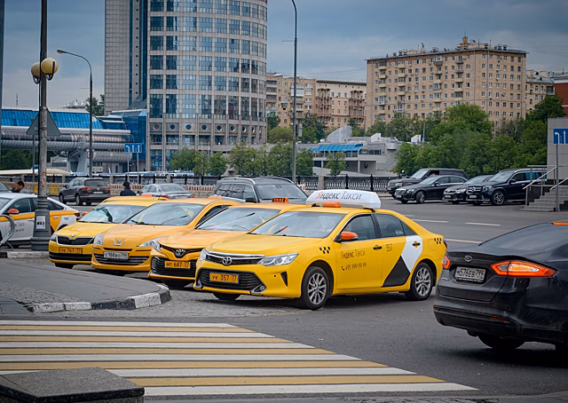 Службы такси Подмосковья теряют водителей. Кто виноват?