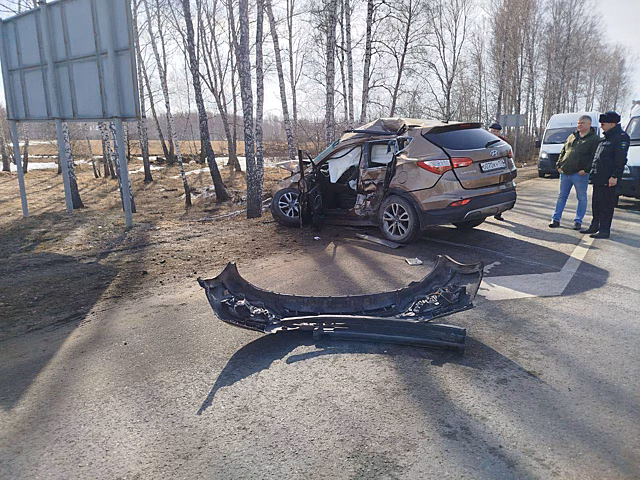 Пенсионер погиб при столкновении грузовика и кроссовера на трассе в Тюменской области