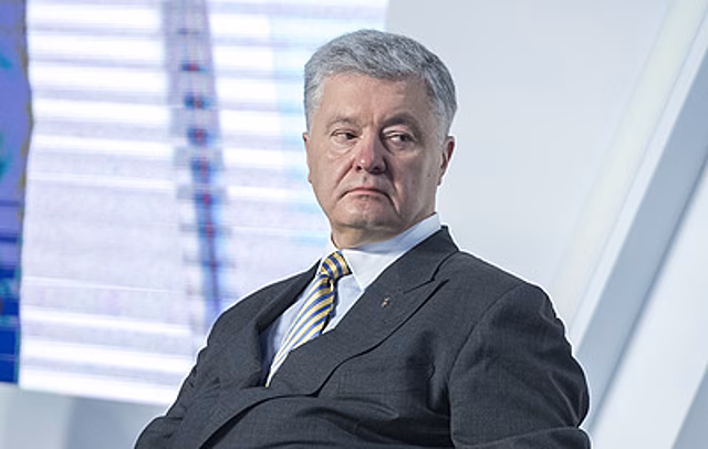 ДТП, чемоданы с деньгами и суицид: что происходит в охране Порошенко
