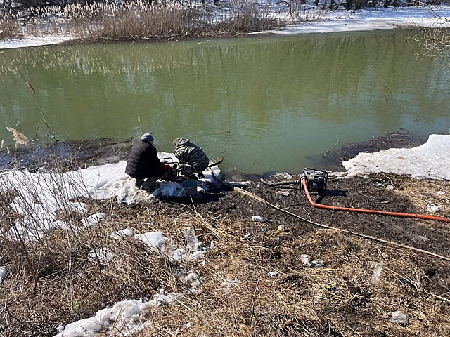 В Курске водителям грузовиков грозит штраф за откачку воды из реки Тускарь