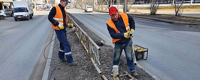 В центре Архангельска демонтируют старые ограждения