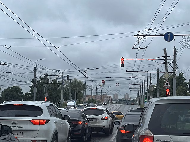 В Туле запретили выезд автомобилей на рельсы Пролетарского моста