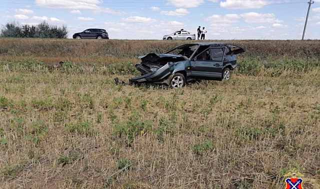 Под Волгоградом скончался водитель опрокинувшейся легковушки