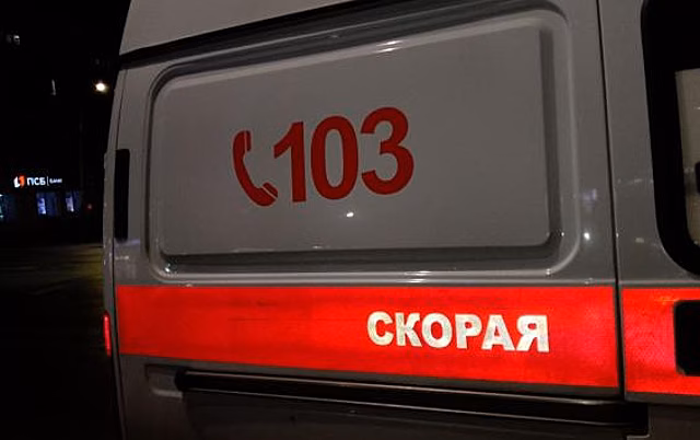 В Курской области водитель «Форда» столкнулся с двумя машинами и въехал в дерево