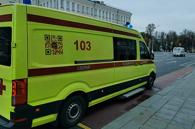 В Казани при наезде автомобиля на остановку пострадали 11 человек