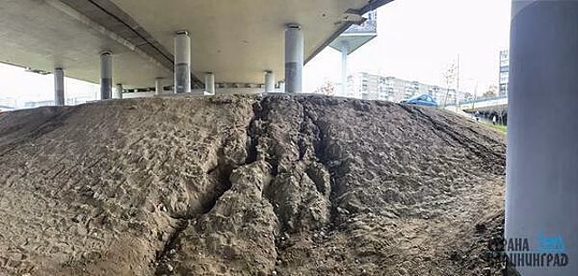 В Калининграде вода размывает насыпь у фундамента Второй эстакады
