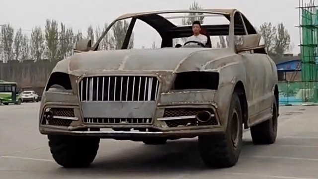 Китайцы сделали гигантскую копию внедорожника Audi, которая может передвигаться своим ходом
