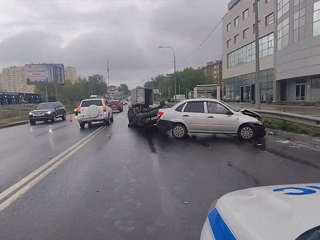 Шесть человек пострадали в аварии на Казанском шоссе