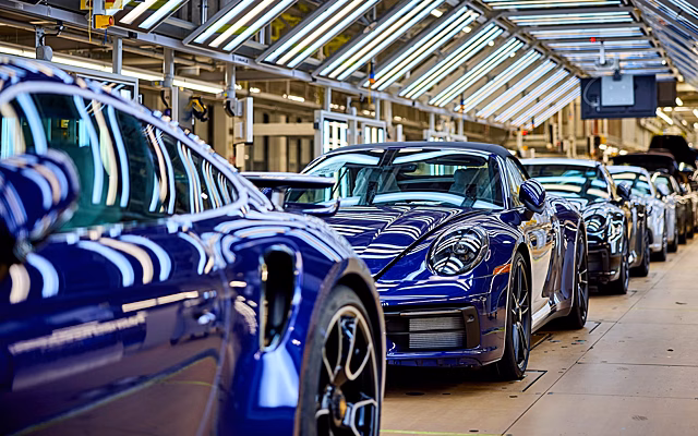 Продажи Porsche продолжают падать