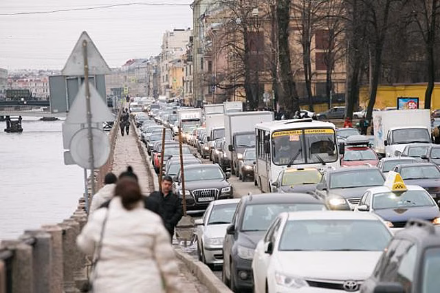 Петербург попал в пятерку европейских городов с самими загруженными дорогами