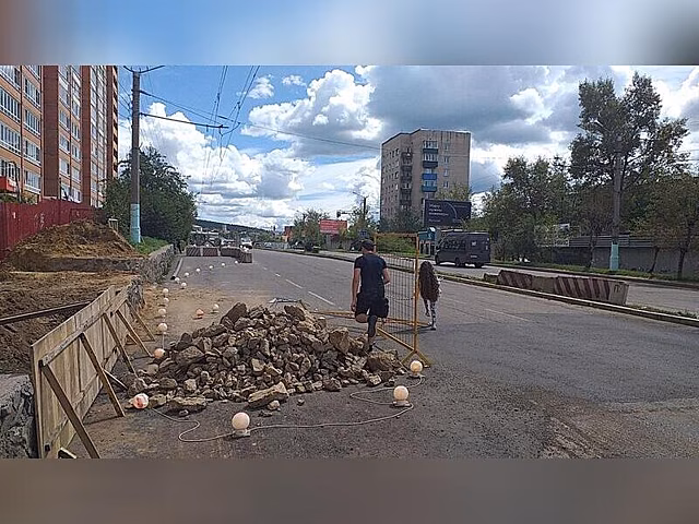 Неровности асфальтового покрытия на проезжей части устранили на Лонгиновской улице