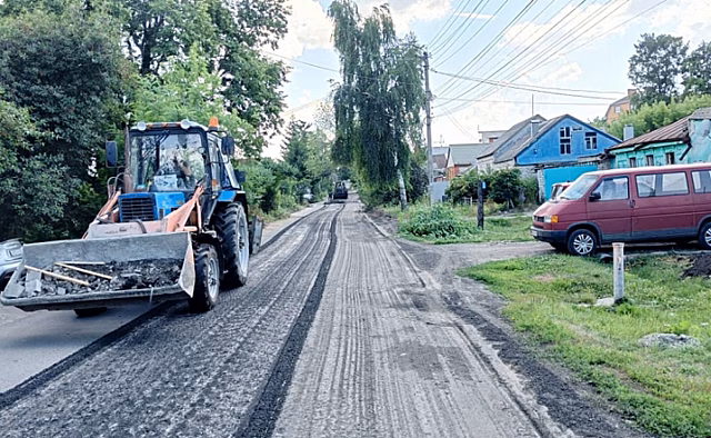 Курские дорожники ремонтируют улицу Нижнюю Луговую