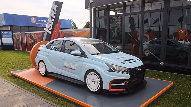 АвтоВАЗ рассекретил на ПМЭФ-2026 гоночную Lada Iskra