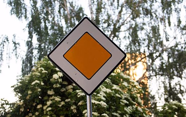 В Курске временно изменят схему движения на двух участках