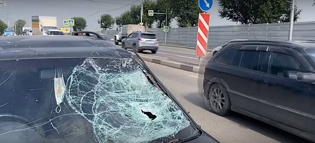 В Красноярске под колёсами авто погиб пенсионер