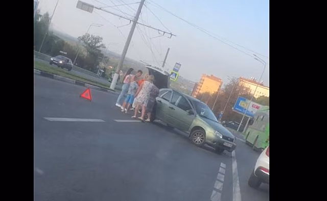 В Курске 29 августа вечернее ДТП на Кировском мосту затруднило движение