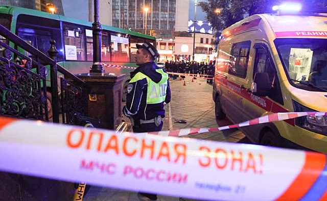 «Я нажал тормоз, а это не тормоз»: Икром Хамраев нарушал ПДД в Питере, продолжил в Екатеринбурге. Итог - 4 могилы