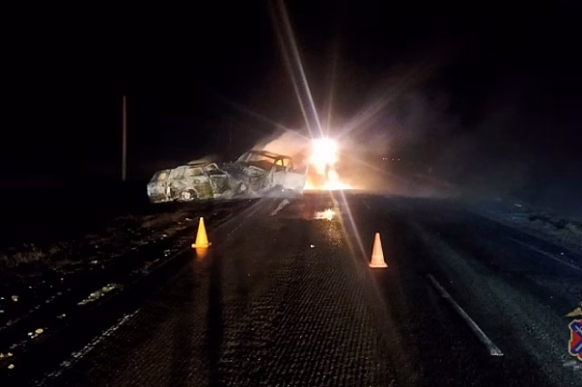 Два человека погибли в сгоревших машинах под Волгоградом