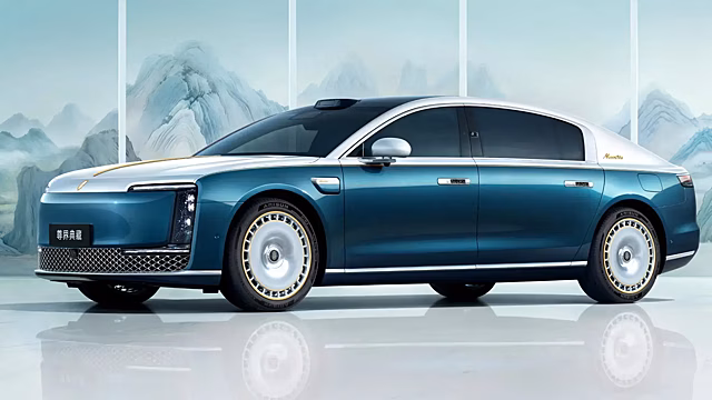 Китайский седан с золотом оказался вдвое дешевле Rolls-Royce