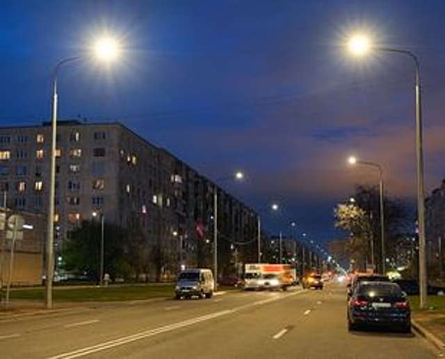 На улице Олеко Дундича в Петербурге обновили систему освещения