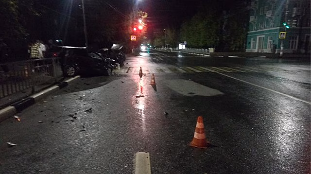Три автомобиля столкнулись на перекрестке в Дзержинске