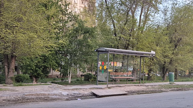 Полуразрушенная автобусная остановка шокировала самарцев