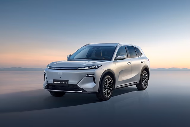 В Geely рассказали о комплектациях нового кроссовера EX5 EM-i