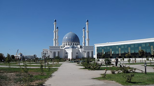 С новым абсурдным запретом столкнулись автовладельцы в Туркменистане