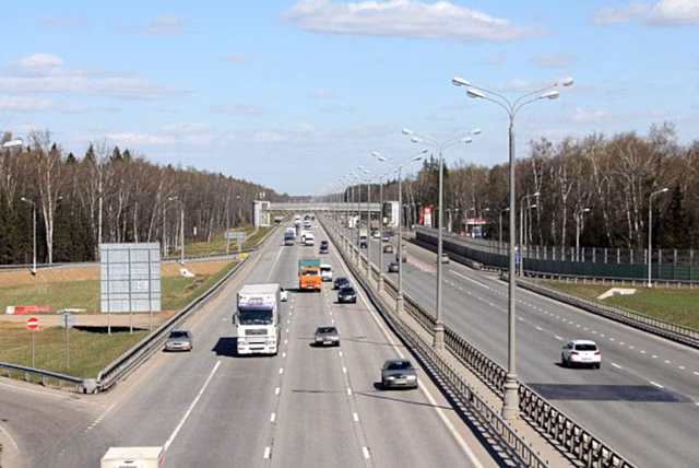 На ремонт Киевского шоссе в Петербурге выделят более 465 млн рублей