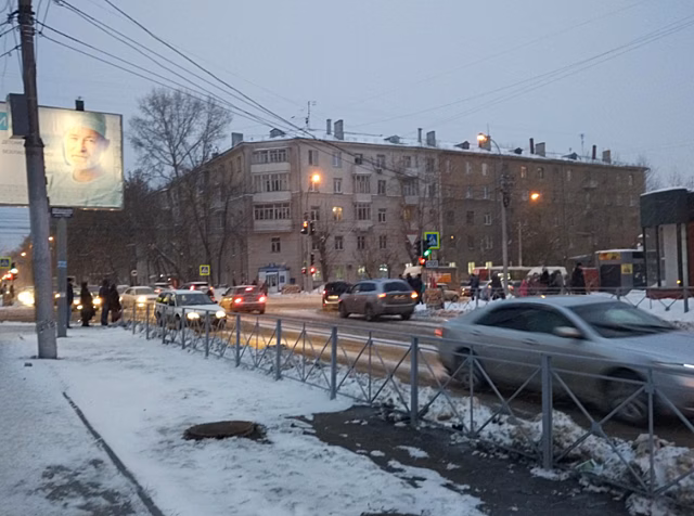 Новосибирец отсудил 150 тысяч за повреждение машины в дорожной яме