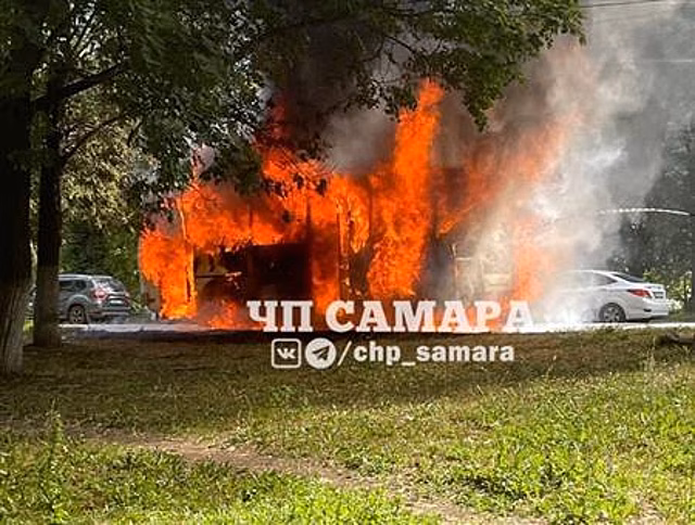 В Самаре сгорел автобус на пр. Кирова
