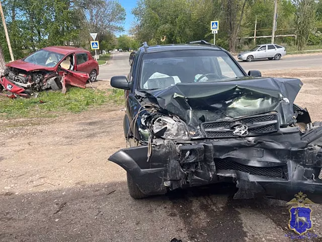 В Самарской области женщина на Peugeot врезалась в Hyundai Tucson