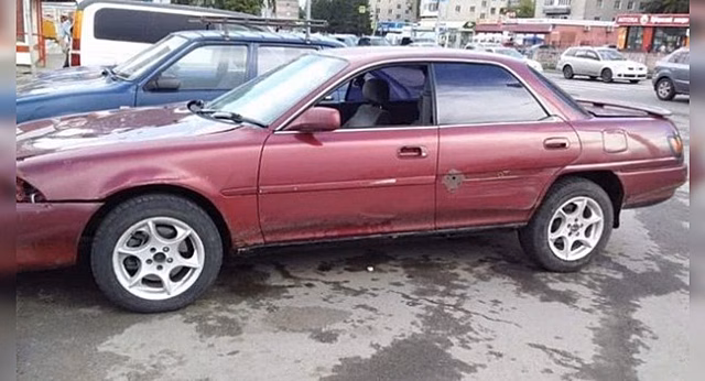 Старую Toyota Carina в Барнауле продают почти за 100 млн рублей