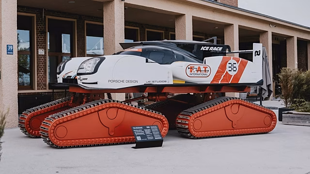 Porsche установили корпус от гоночного болида на гусеницы
