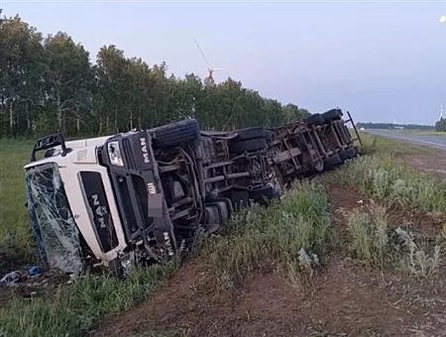 Honda столкнулась с фурой в Красноармейском районе